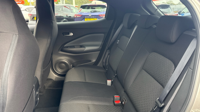 Nissan Juke 1.0 DiG-T N-Connecta 5dr DCT Petrol Hatchback